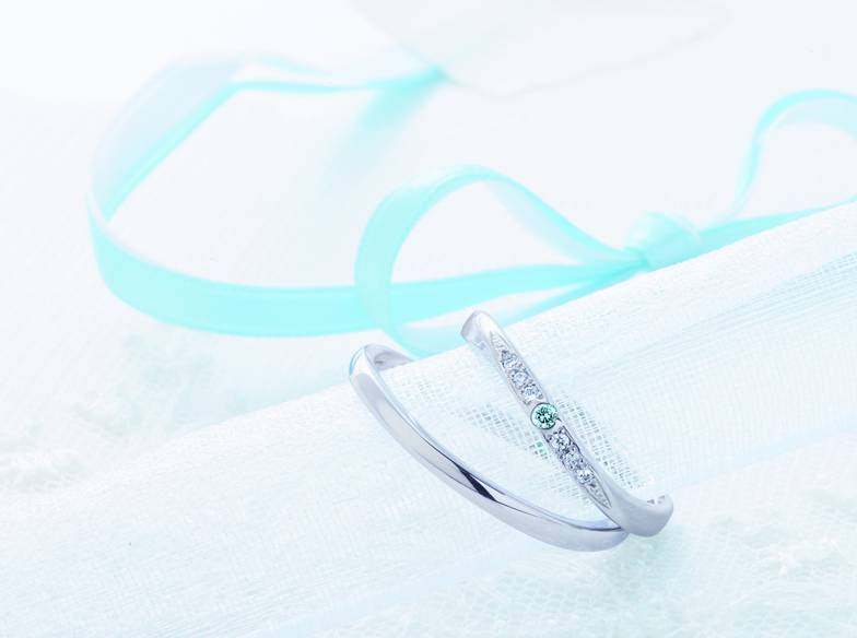 【静岡・結婚指輪】シンプルだけどブルーダイヤモンドがワンポイントで人気♡